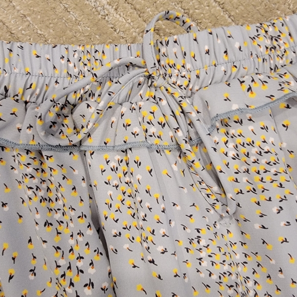 Saints & Hearts Floral Pleated Skort, Size M - Picture 4 of 5